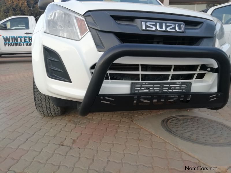 Isuzu DMAX 250 CREWCAB 4X4 in Namibia