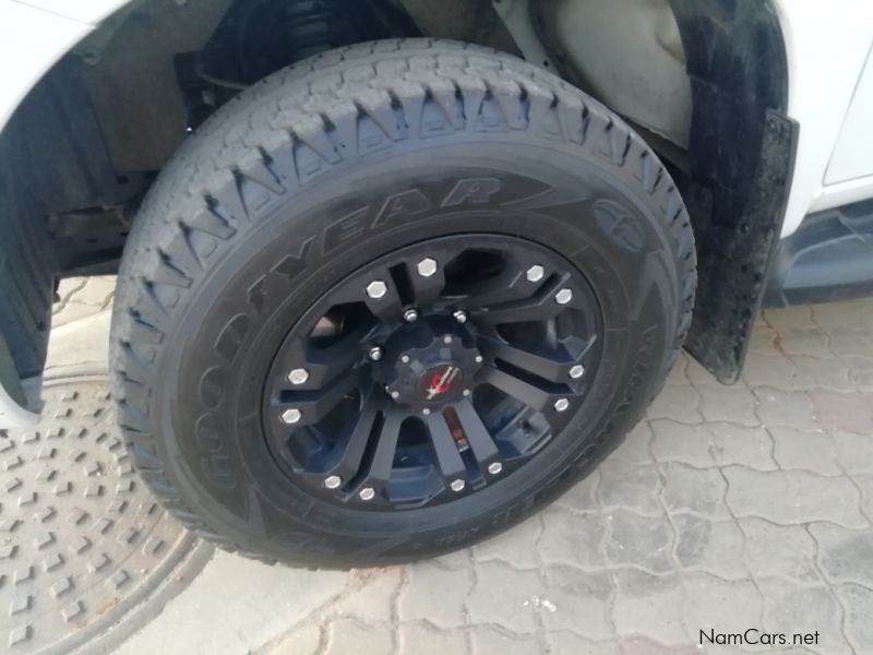 Isuzu DMAX 250 CREWCAB 4X4 in Namibia