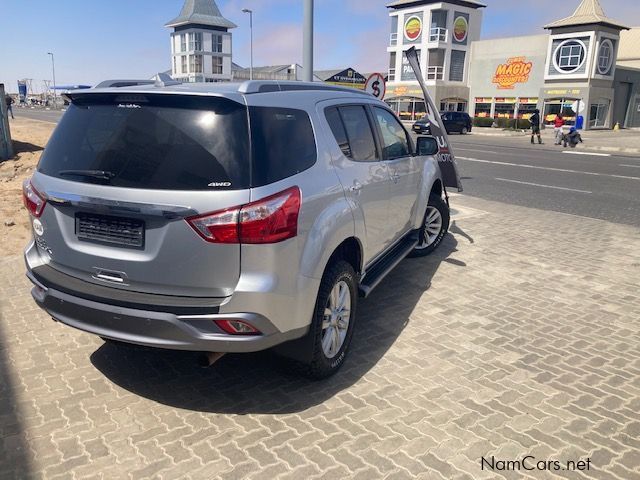 Isuzu ISUZU DMAX MUX 3.0 4X4 AUTO in Namibia