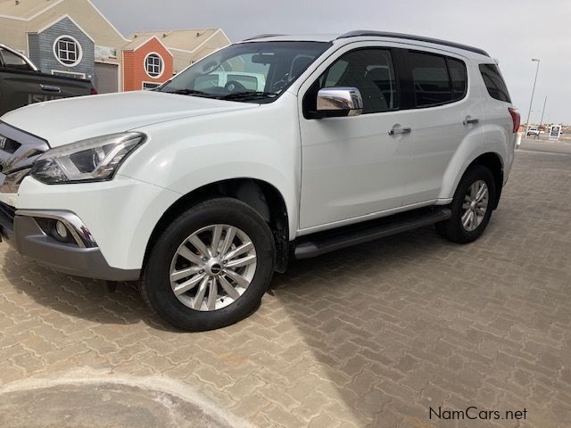 Isuzu ISUZU MUX 3.0 4X4 AUTO in Namibia