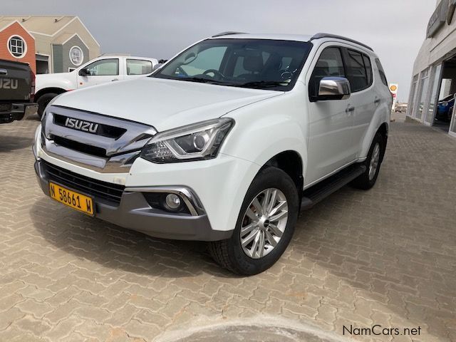 Isuzu ISUZU MUX 3.0 4X4 AUTO in Namibia