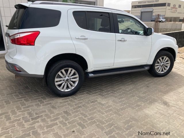 Isuzu ISUZU MUX 3.0 4X4 AUTO in Namibia