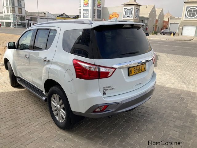 Isuzu ISUZU MUX 3.0 4X4 AUTO in Namibia