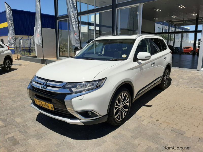 Mitsubishi OUTLANDER 2.4 ALL WHEEL DRIVE in Namibia
