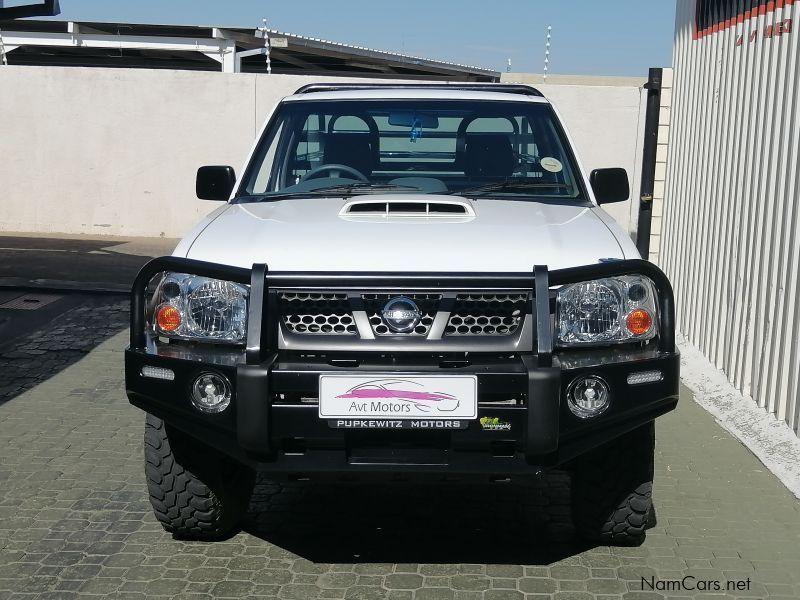 Nissan NP300 2.5 SC 4x4 in Namibia
