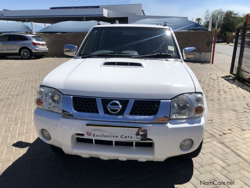 Nissan NP300 2.5 TDi 4x4 D/C in Namibia