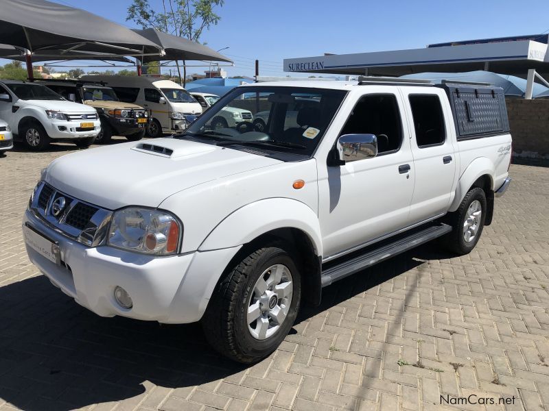 Nissan NP300 2.5 TDi 4x4 D/C in Namibia