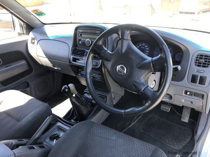 Nissan NP300 2.5 TDi 4x4 D/C in Namibia