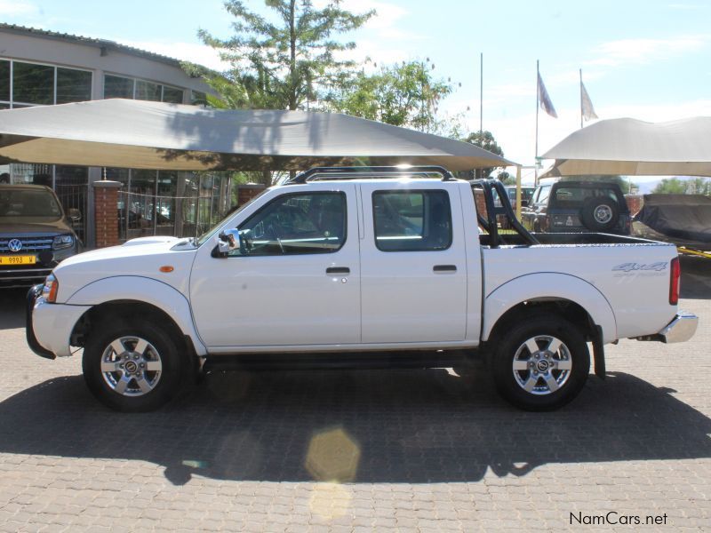 Nissan NP300 2.5CDI D/C 4X4 in Namibia