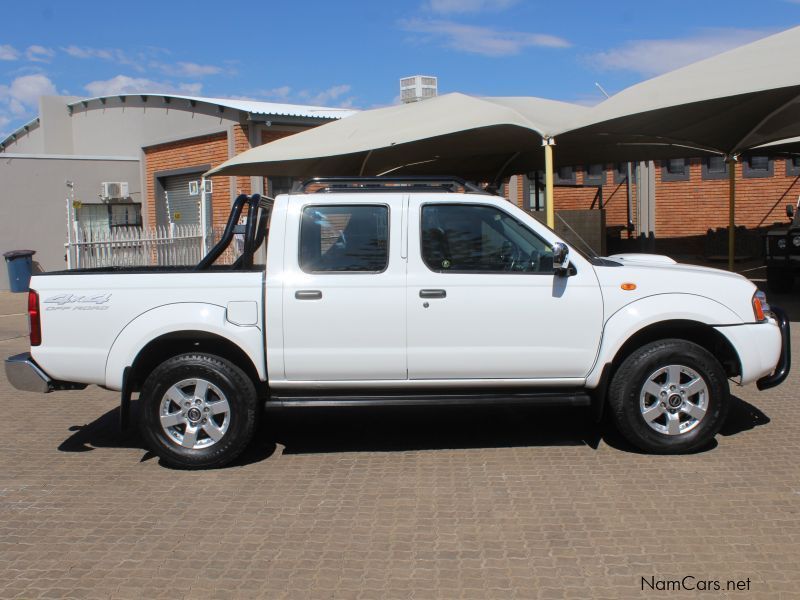 Nissan NP300 2.5CDI D/C 4X4 in Namibia