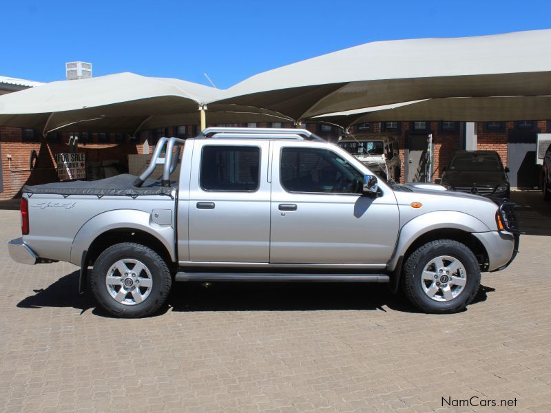 Nissan NP300 2.5CDI D/C 4X4 in Namibia