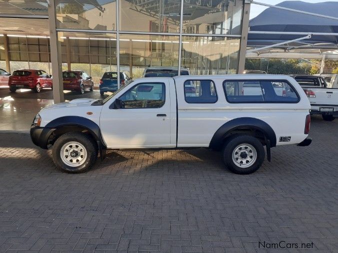 Nissan NP300 2.5TD 4x4 in Namibia