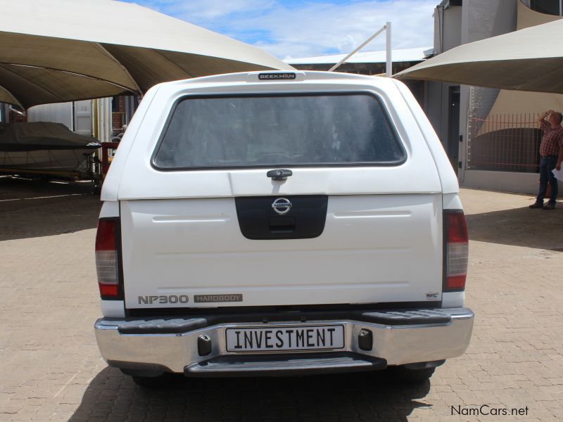 Nissan NP300 2.5TDI D/C 4X4 in Namibia