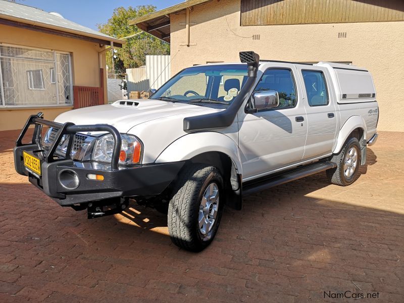 Nissan NP300 2.5Tdi 4x4 double cab in Namibia