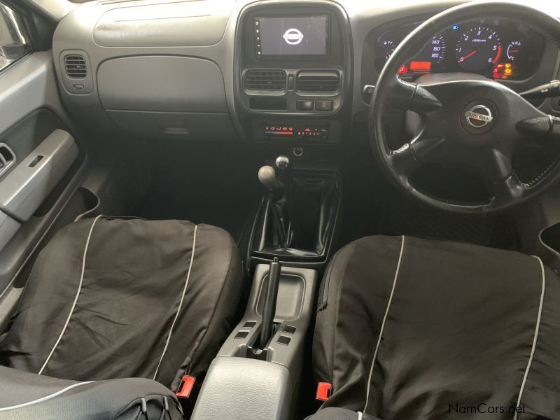 Nissan NP300 D/CAB 2.5 4X4 DIESEL in Namibia