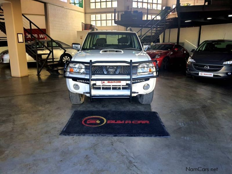 Nissan Np300 2.5 TDI 4x4 D/C in Namibia