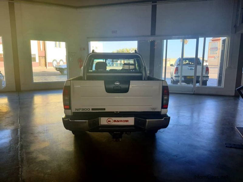 Nissan Np300 2.5 TDI 4x4 D/C in Namibia