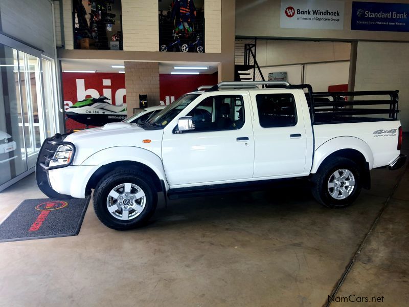 Nissan Np300 2.5 TDI 4x4 D/C in Namibia