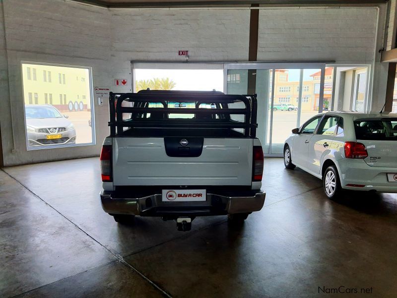 Nissan Np300 2.5 TDI 4x4 D/C in Namibia