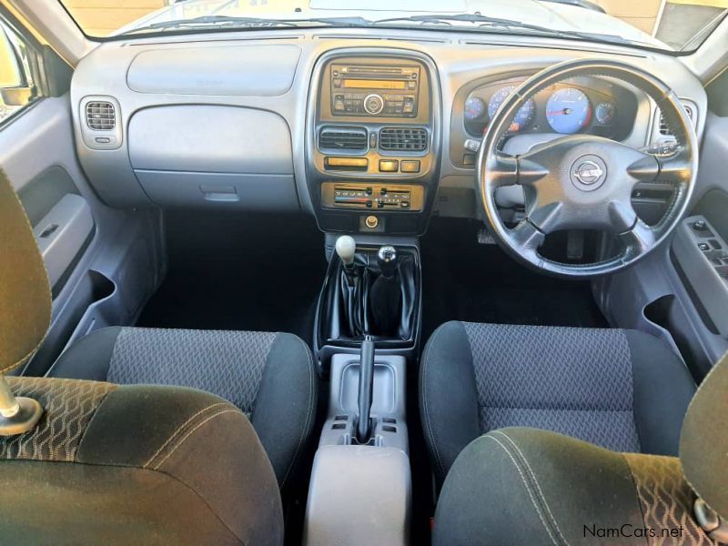 Nissan Np300 2.5 TDI 4x4 D/C in Namibia