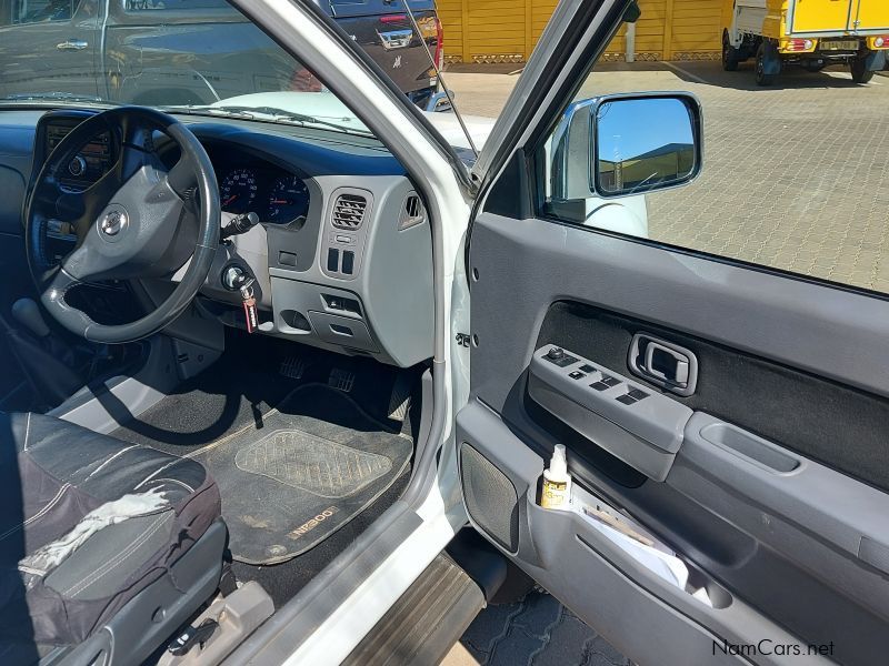 Nissan Np300 2.5 Tdi 4x4 P/u D/c in Namibia