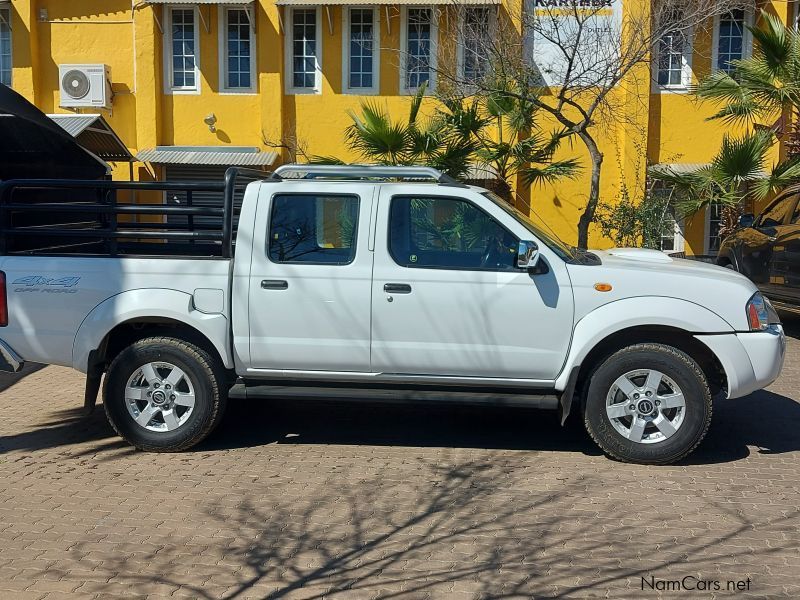 Nissan Np300 2.5 Tdi 4x4 P/u D/c in Namibia