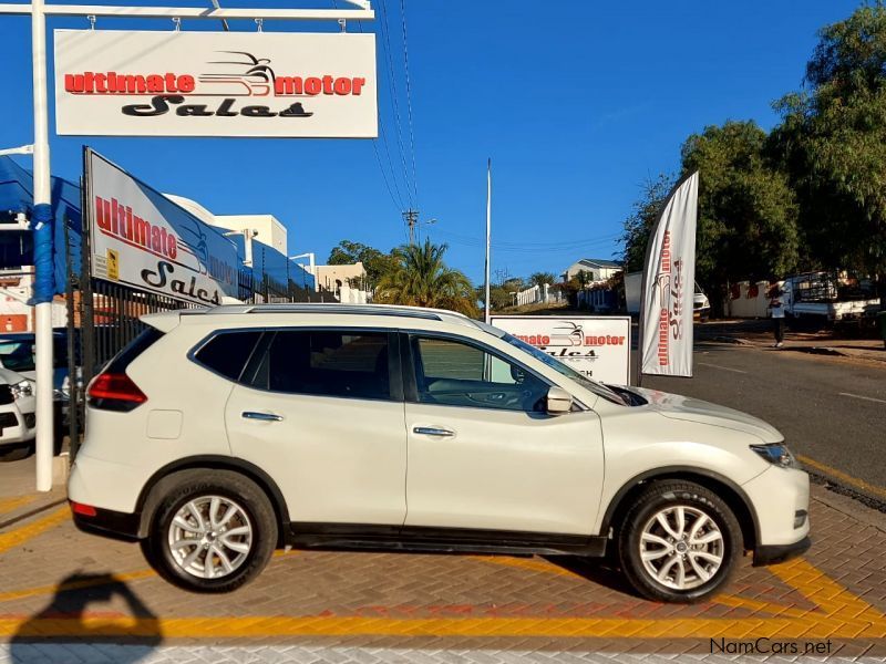 Nissan X-trail 2.5 CVT Accenta in Namibia