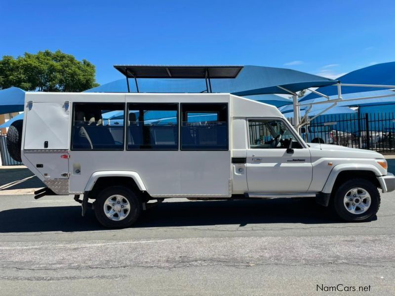 Toyota 4.2 Land Cruiser 9 seater in Namibia