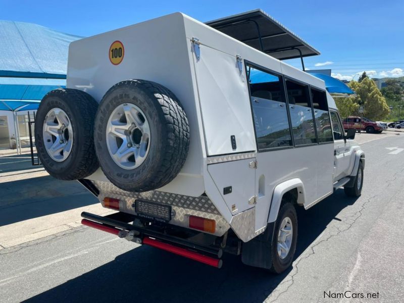 Toyota 4.2 Land Cruiser 9 seater in Namibia