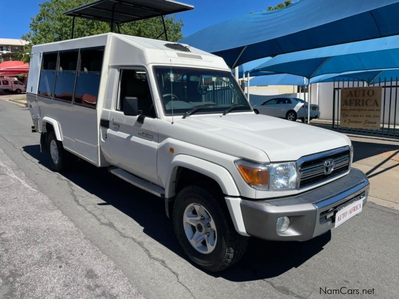 Toyota 4.2 Land Cruiser 9 seater in Namibia