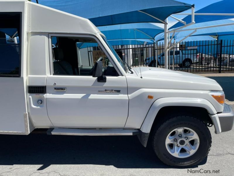 Toyota 4.2 Land Cruiser 9 seater in Namibia