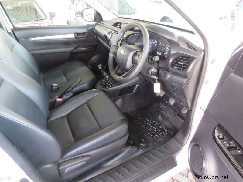 Toyota HILUX 2000 VVTI A/CON in Namibia