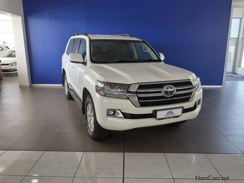 Toyota Land Cruiser 200 V8 4.5D VX-R AT in Namibia