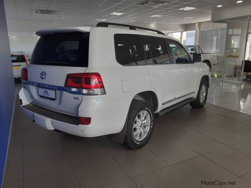 Toyota Land Cruiser 200 V8 4.5D VX-R AT in Namibia