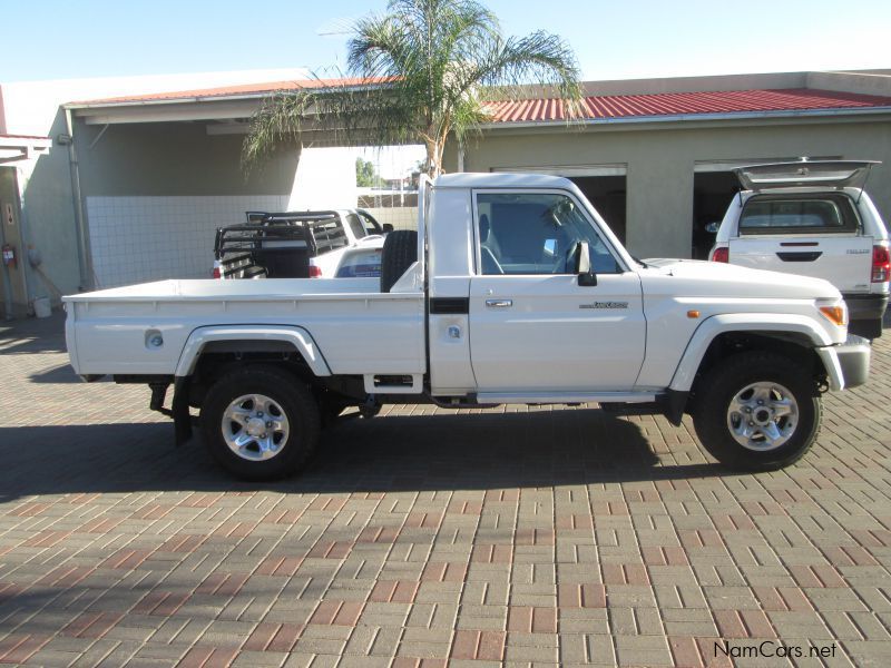 Toyota LandCruiser V6 in Namibia