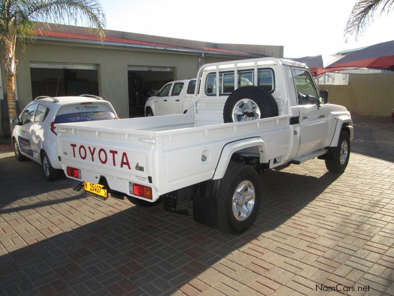 Toyota LandCruiser V6 in Namibia