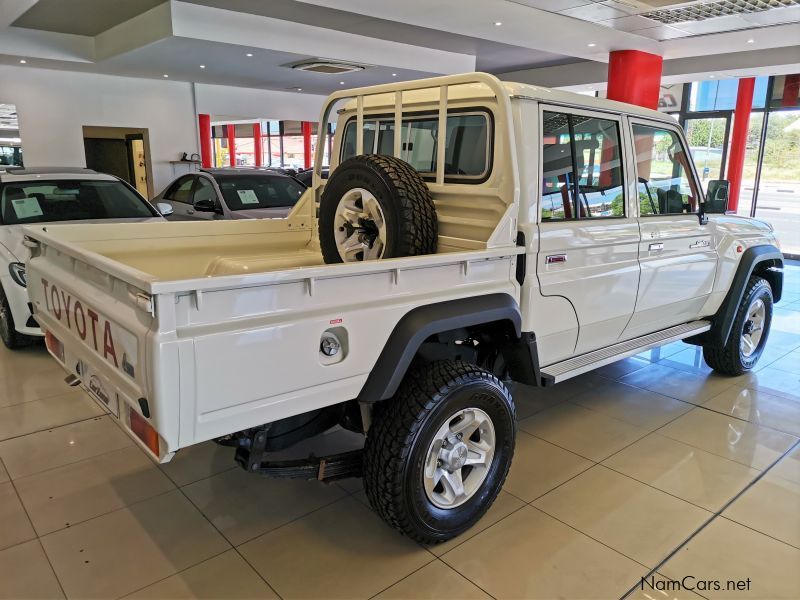 Toyota Landcruiser 4.2 D D/Cab 4x4 in Namibia