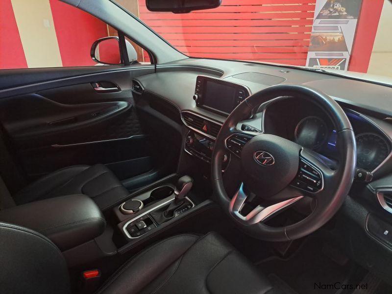 Hyundai Santa Fe 2.2d Premium AT (7 Seats) 142 KW in Namibia