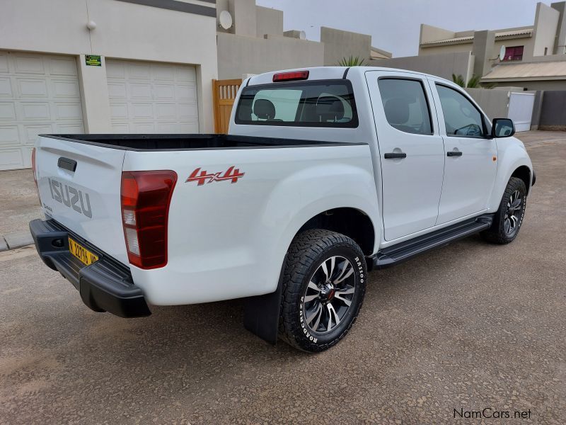 Isuzu D-MAX 250 D/C 4X4 in Namibia