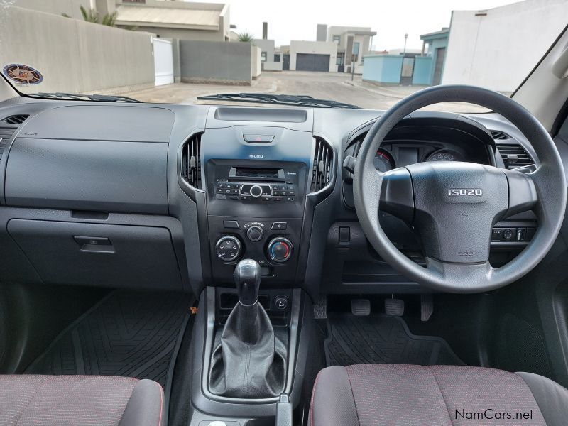 Isuzu D-MAX 250 D/C 4X4 in Namibia