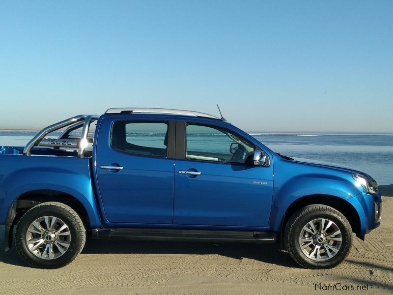 Isuzu D-MAX 300 LX CREW CAB 4X4 AUTO in Namibia