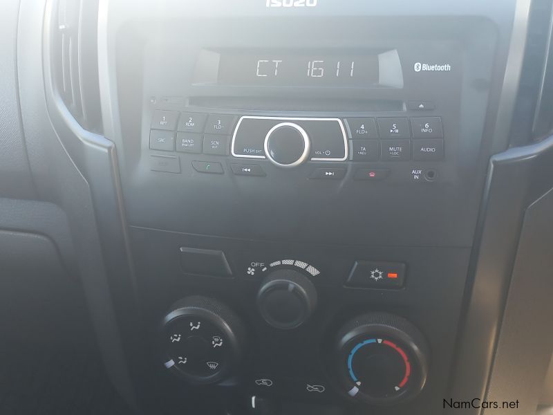 Isuzu DMAX 250 CREWCAB in Namibia