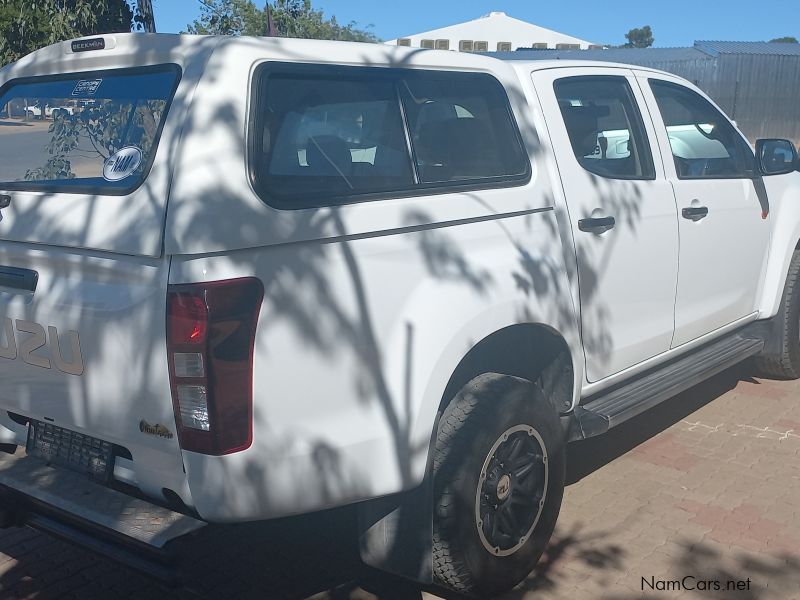 Isuzu DMAX 250 CREWCAB in Namibia