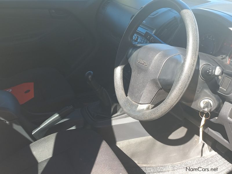 Isuzu DMAX 250 CREWCAB in Namibia