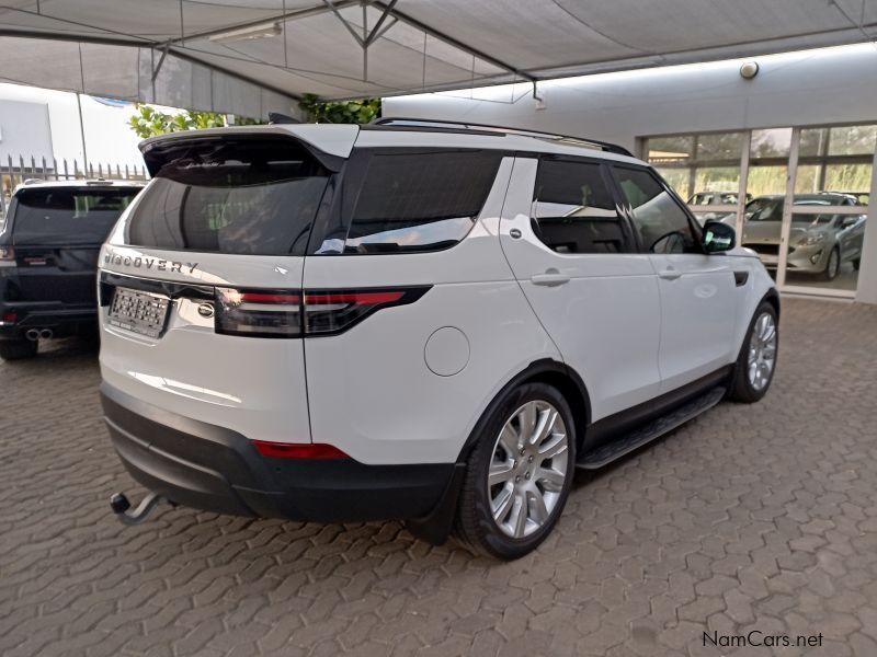 Land Rover discovery in Namibia