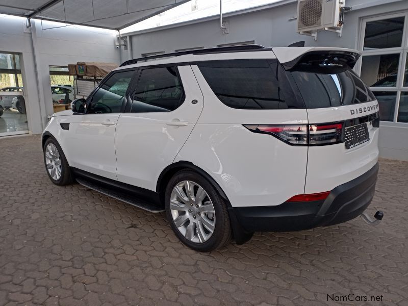 Land Rover discovery in Namibia