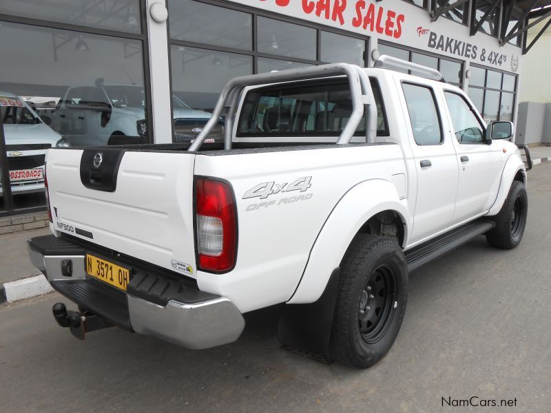 Nissan NISSAN  NP300 2.5 D/C 4X4 in Namibia
