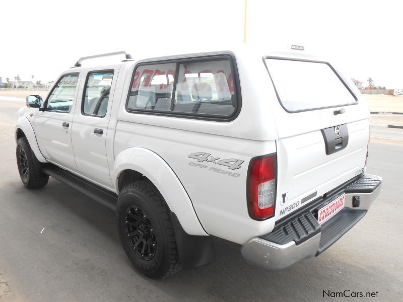 Nissan NISSAN  NP300 D/C 4X4 in Namibia