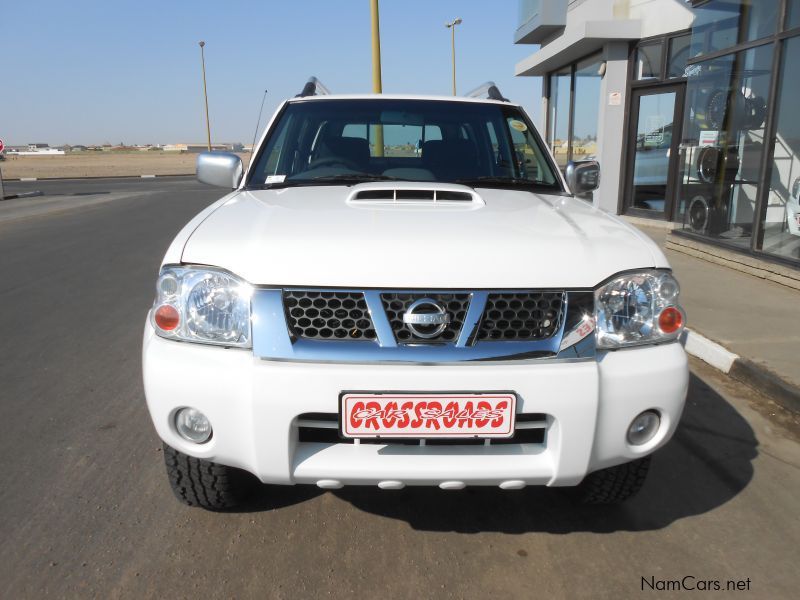 Nissan NP300 2.5 TDI D/C 4X4 in Namibia