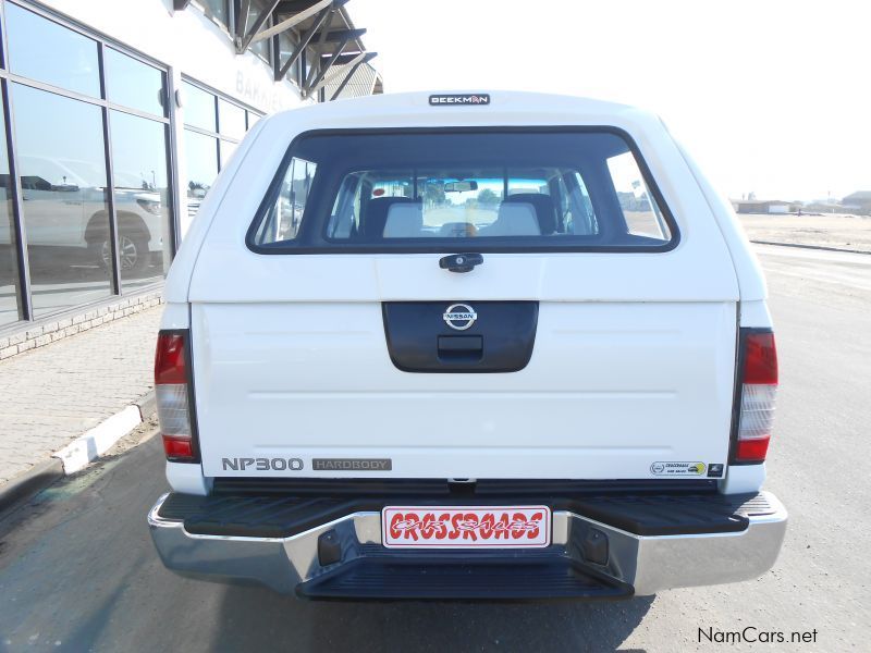 Nissan NP300 2.5 TDI D/C 4X4 in Namibia